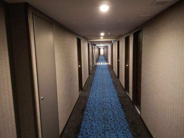 やたら廊下が長い