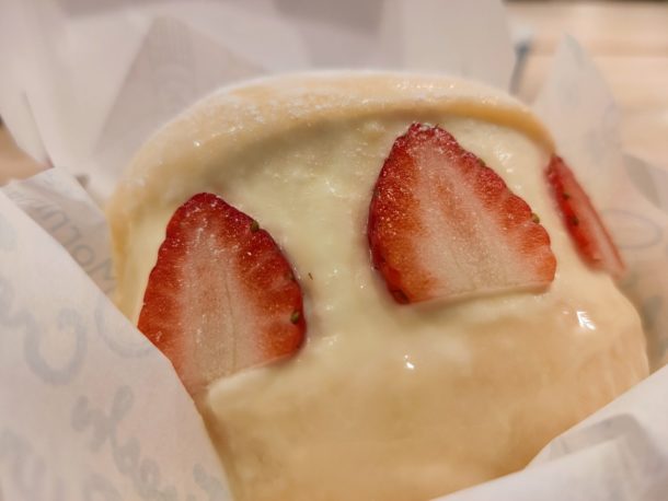 生クリームバーガーイチゴ味