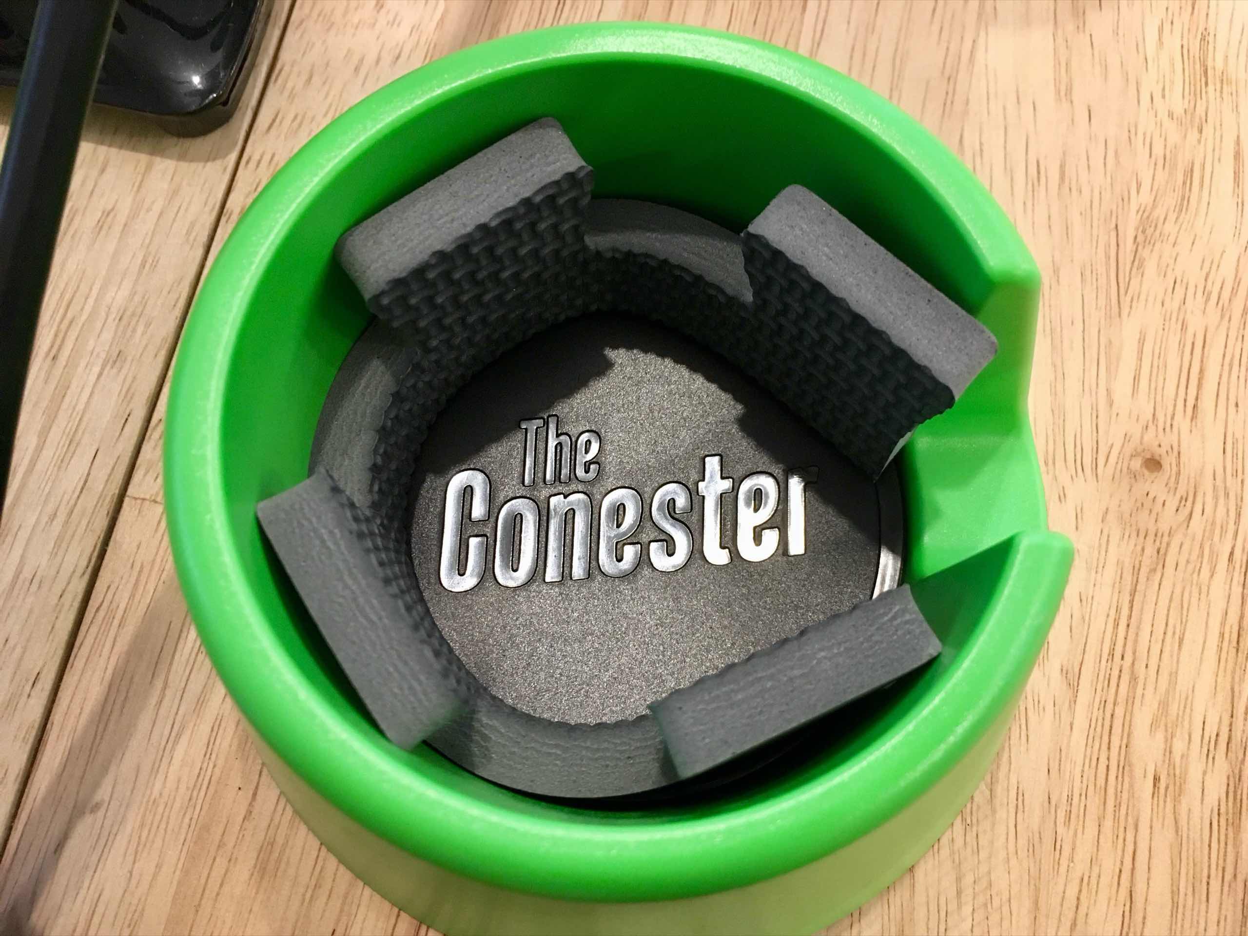 カップホルダーのThe Conester