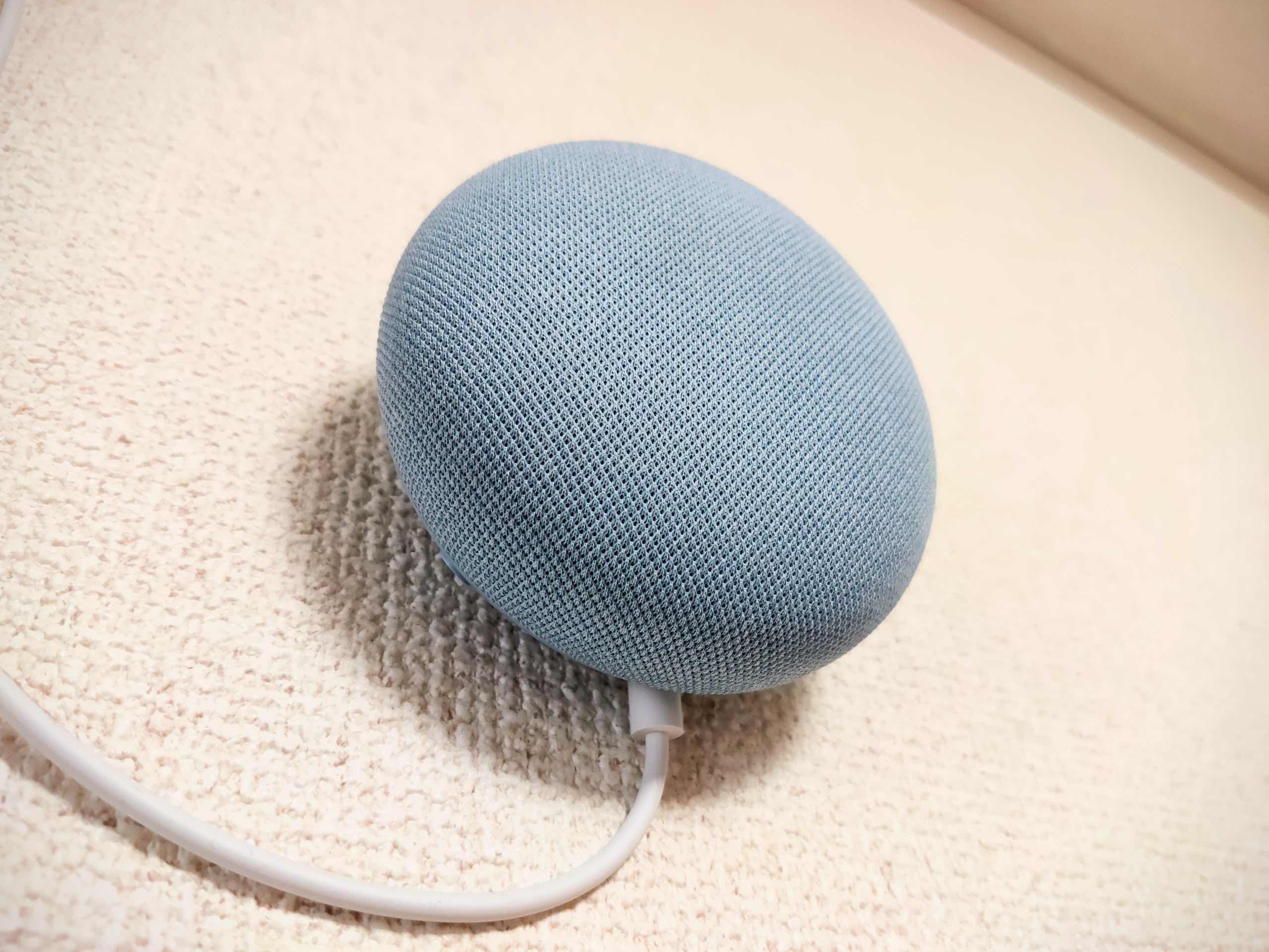 壁につけているgoogle nest mini